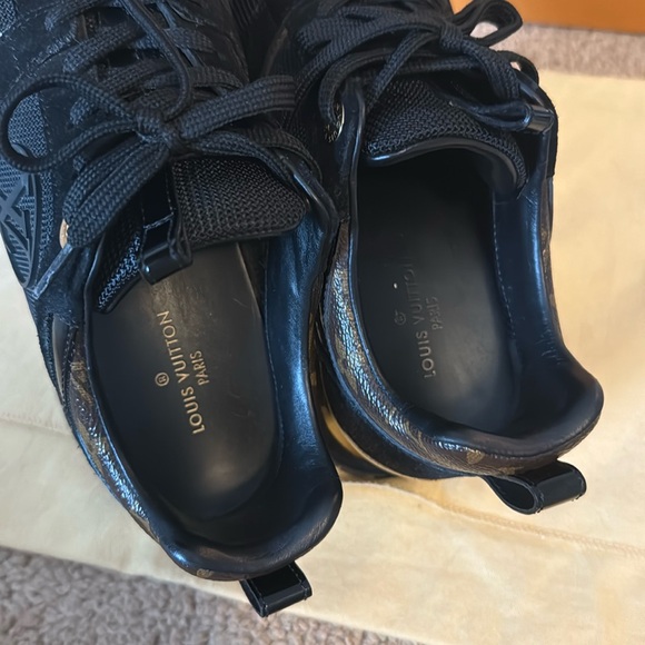 Louis Vuitton - Picture 11 of 17